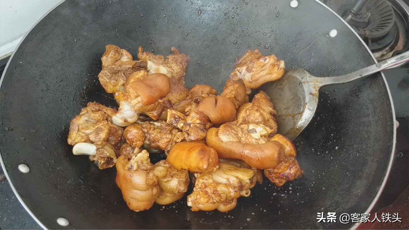 猪脚怎么做才软入味好吃,猪脚怎么做软烂吃起来不腻