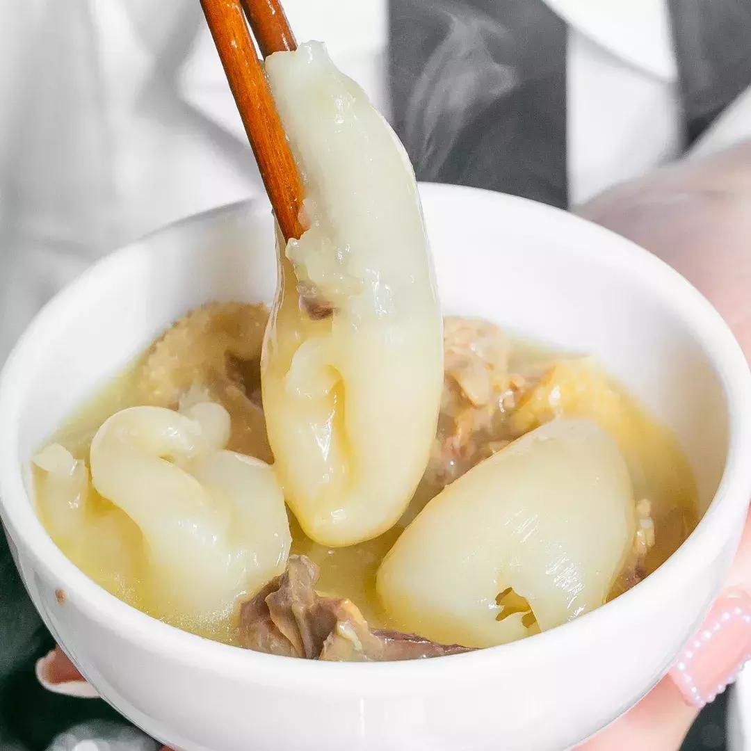 魔都惊现「2层楼小香港」,卖“蹦迪海鲜”!花胶鸡、6头鲍免费送