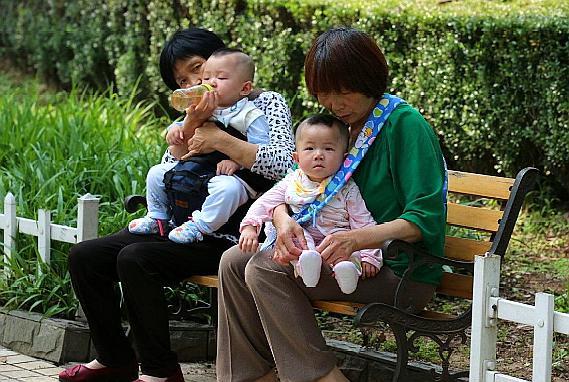 警惕人贩子新招数,人贩子专盯老人和孩子