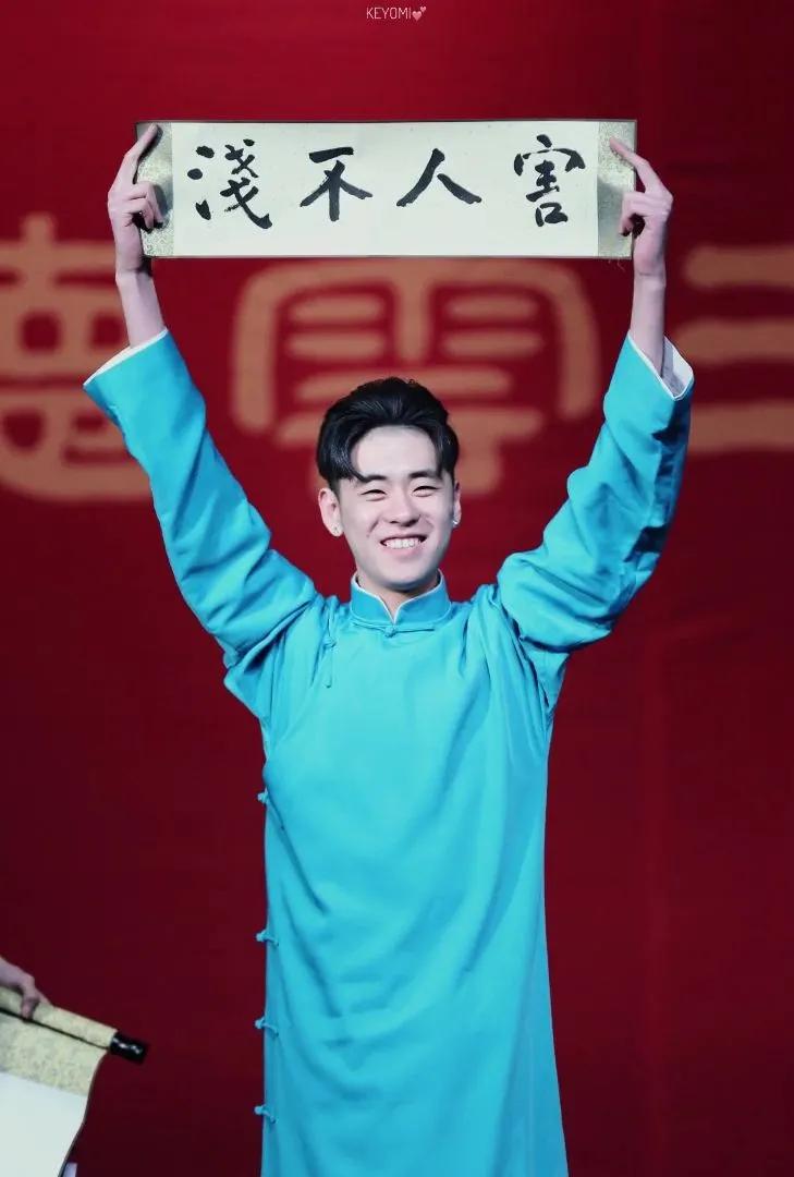 张云雷原来的发型,张云雷换了发型才火的