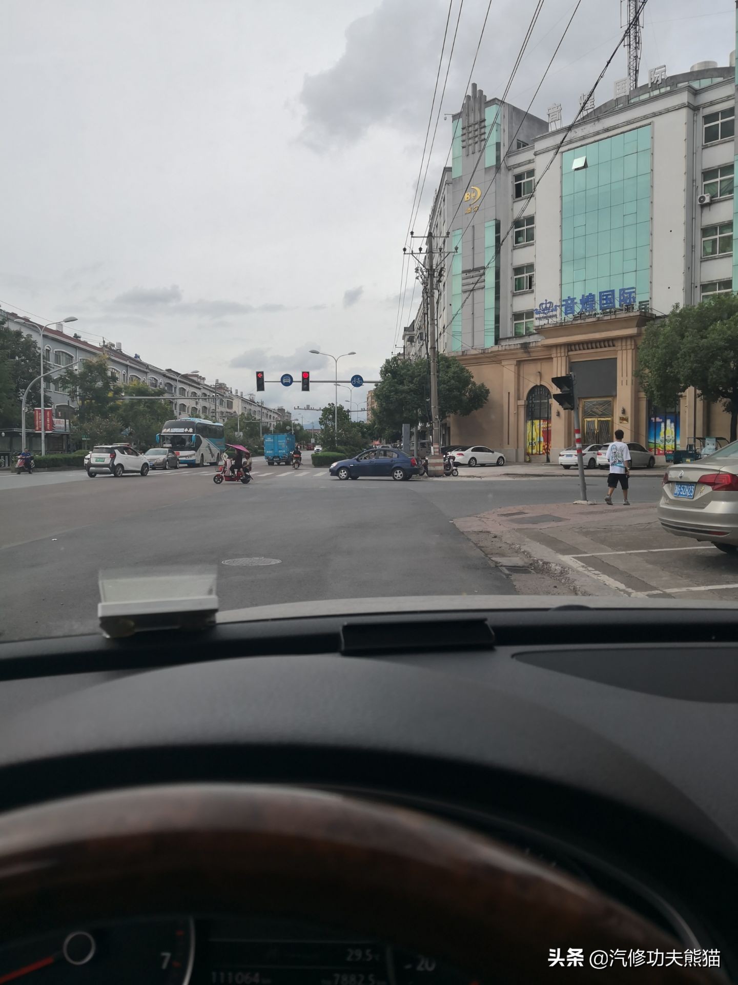 新款大众途锐烧机油吗,百万豪车为什么还烧机油