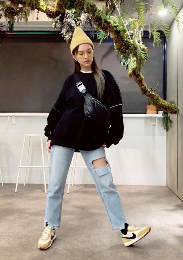 杨丞琳穿牛仔裤的视频,杨丞琳穿红鞋拼色牛仔裤