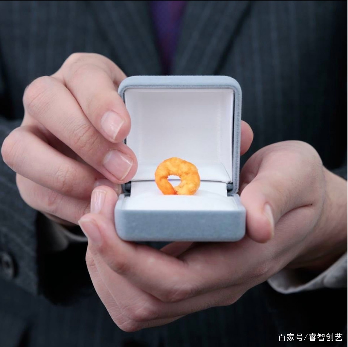 擅长恶搞，日清杯面趣味发明：杯面拉炮、模型通通有