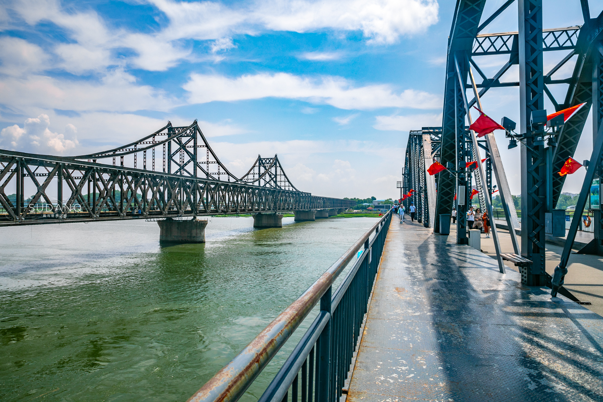 杭州断桥诗情画意,丹东断桥意义非凡:见证了抗美援朝的沧桑历史