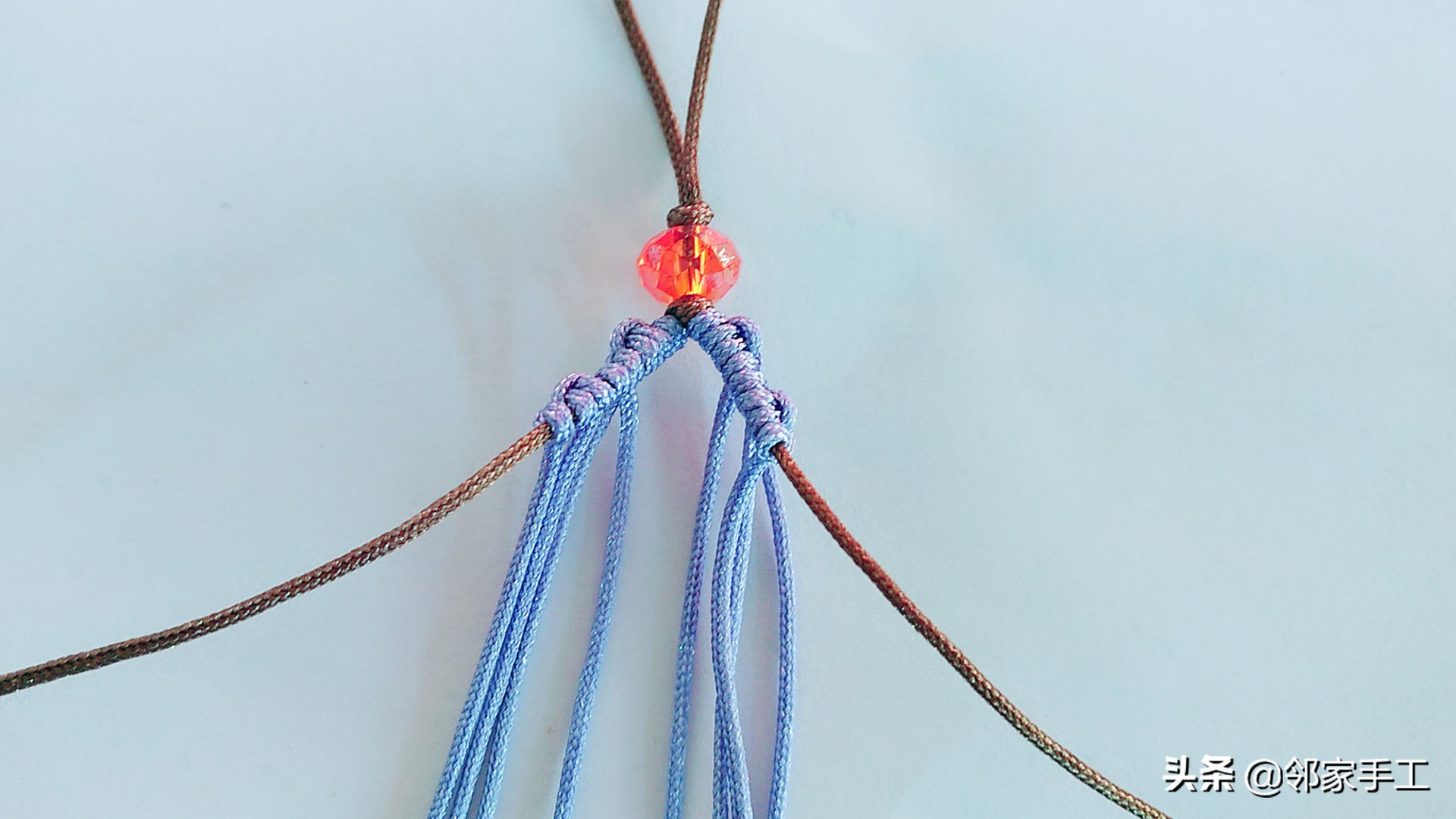 编蝴蝶手机挂件教程,带扣子的手机挂件编法