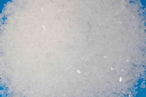 磷酸二氢钾与花多多2号交替使用,花多多1号加磷酸二氢钾用来催花