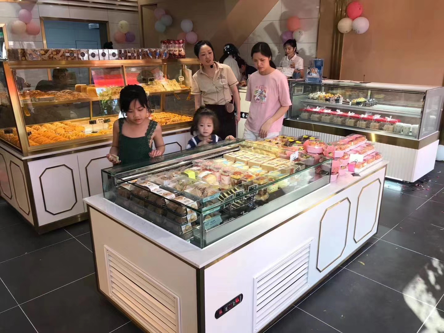 让人目不转睛的面包展示柜，您想拥有吗？