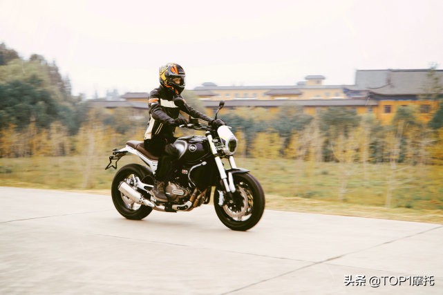 qjmotor逸550性能测评,qjmotor逸550复古摩托评测