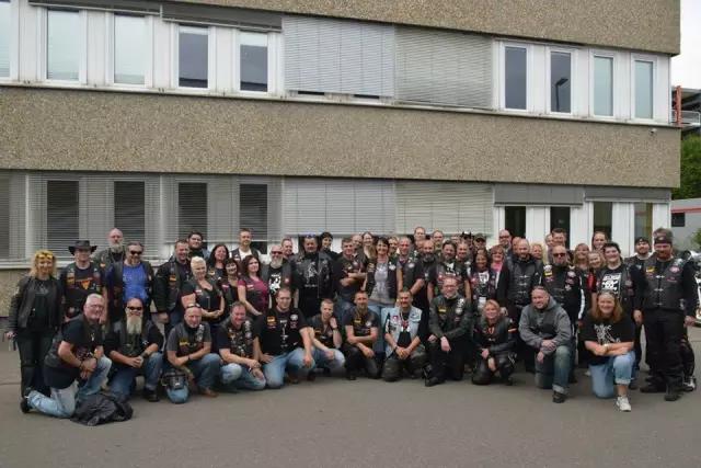 这群花臂壮汉骑哈雷，不收保护费，25年来甘当受欺凌孩子的守护神