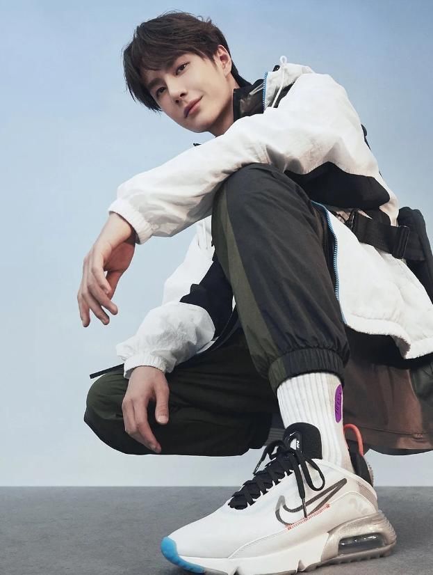 王一博耐克斜挎包内部细节图,王一博耐克斜挎包怎么洗