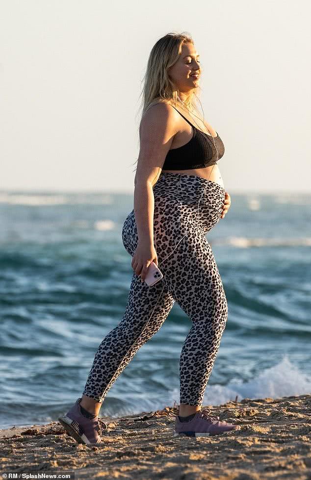 澶栧浗瓒呮ā瀛曞瑁呯収,鑻卞浗瓒呮ā瀛曞鍐欑湡