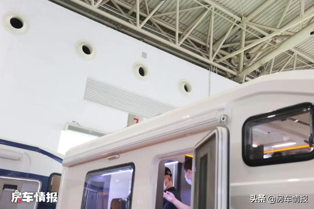 家用商旅两用房车柴油四驱版,福客特猛虎3.5四驱柴油房车