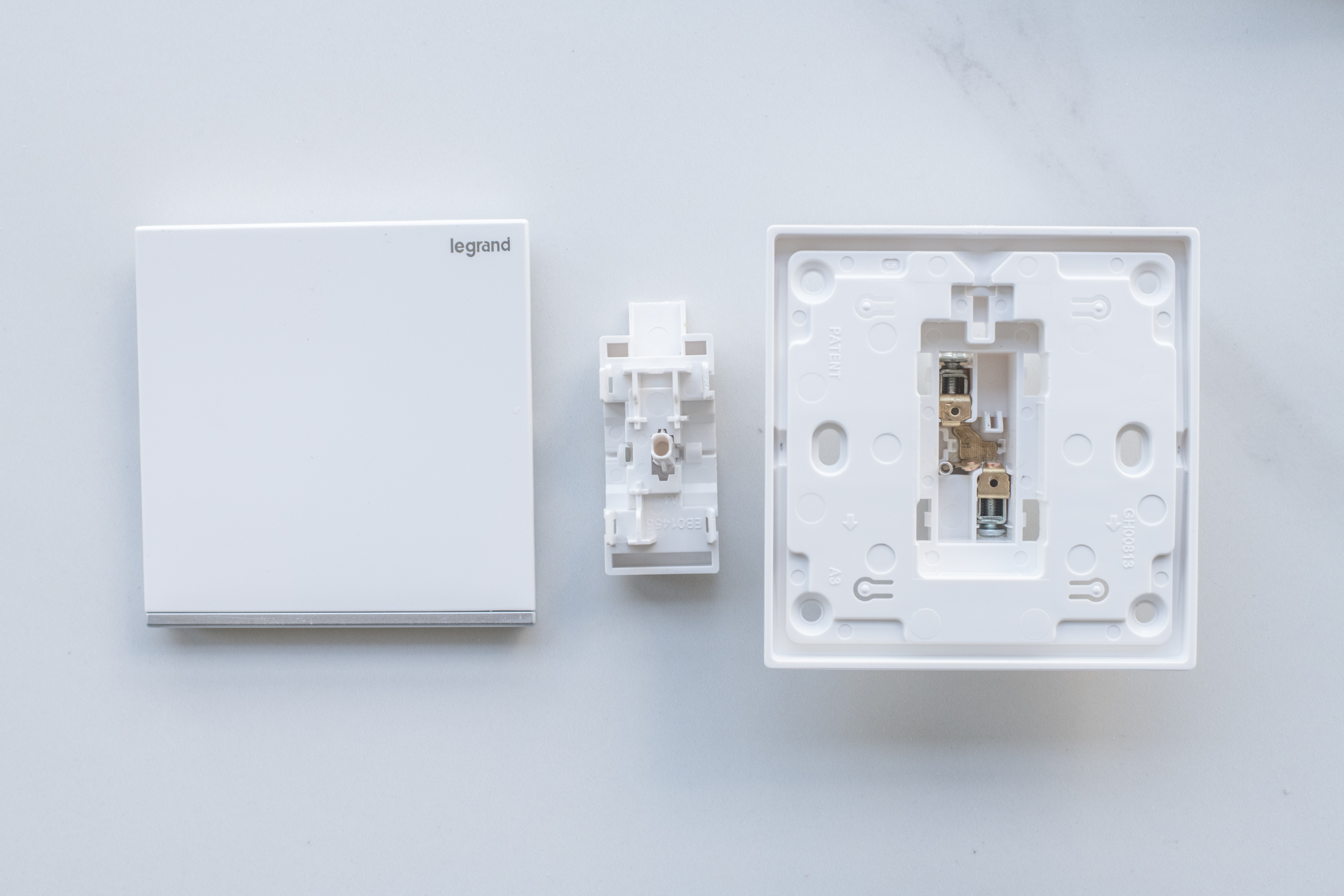 十大品牌插座开关款式,各大品牌插座面板拆解对比