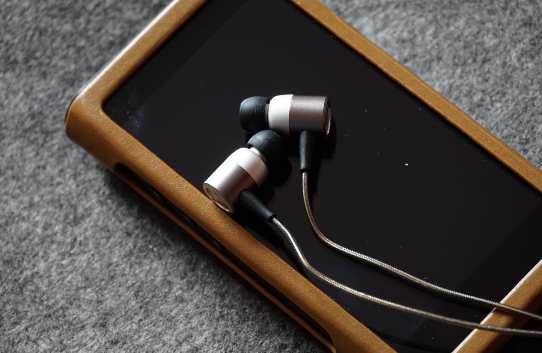 森海塞尔百元耳机跟千元耳机对比,同等价位森海塞尔和sony