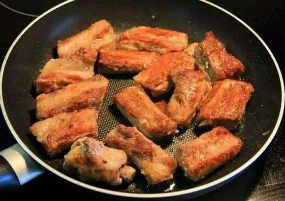 做糖醋排骨只需要一个窍门,这才是糖醋排骨的正确做法