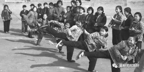 童年的游戏现代诗,童年的游戏让人无限回味