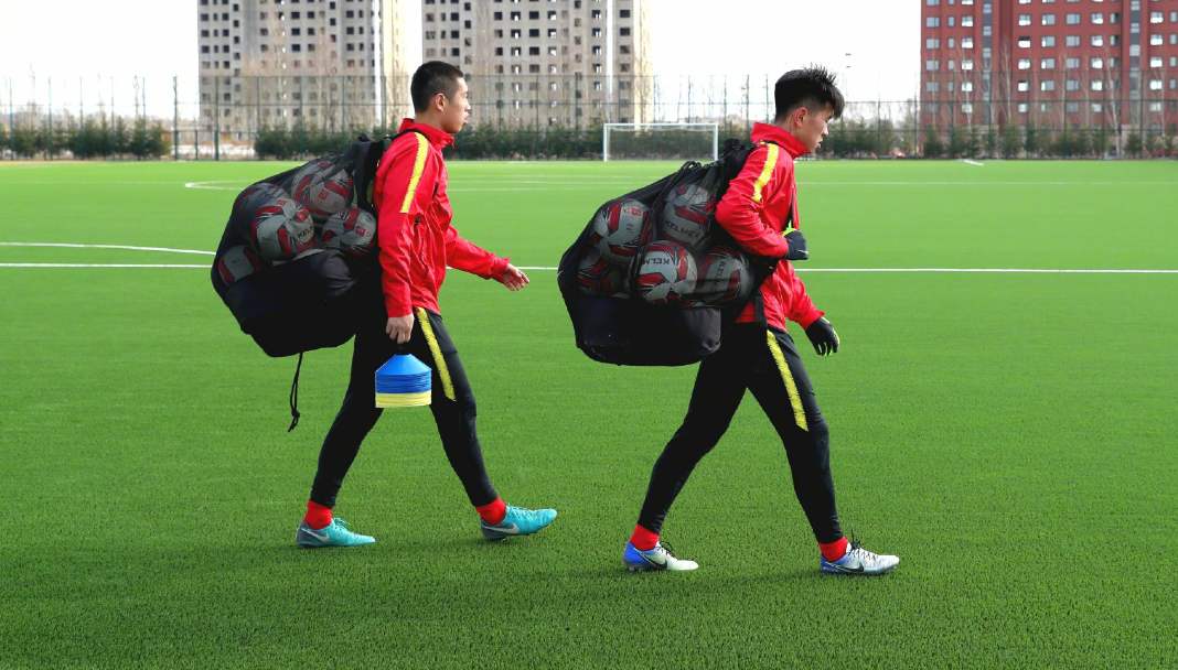 从国足希望之星到中甲保级球队踢不上球，4年来李晓明经历了什么