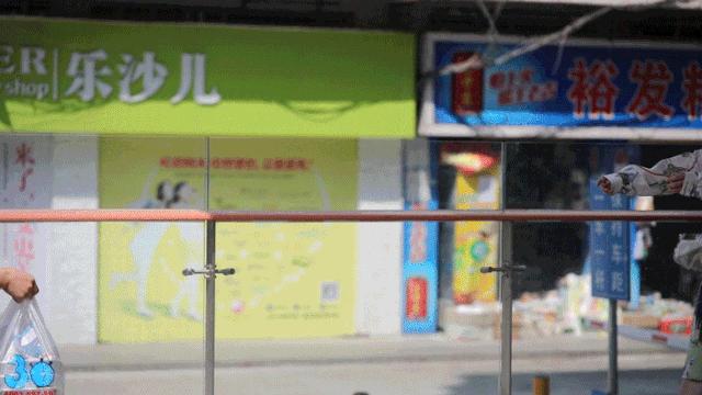 比萨买1送1，就3天，30min送到家，奥利给