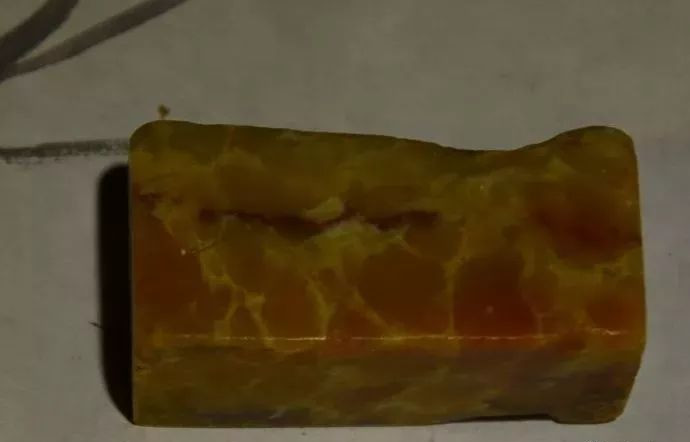 你一定没见过的广应寺坪石，样子俨然如古玉