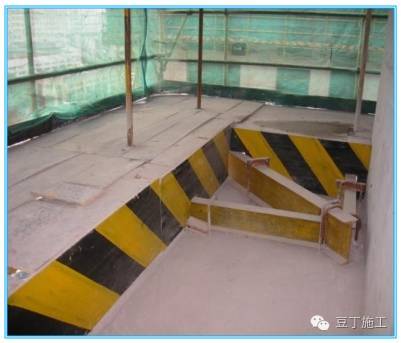 型钢悬挑脚手架高度不宜超过多少,型钢悬挑脚手架定额高度如何确定