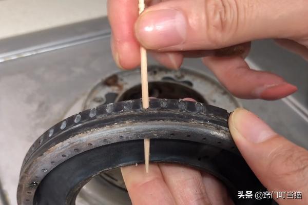 燃气灶打不着火怎么用牙签清理,燃气灶怎么打不着火有声音有火光