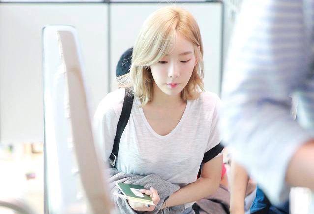 *窥偷**偷*裤内**闯酒店?按摄像头咸猪手衣柜藏人?盘点私生饭疯狂行为