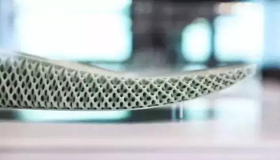 阿迪达斯现在搞特价吗,阿迪达斯准备重新发售yeezy