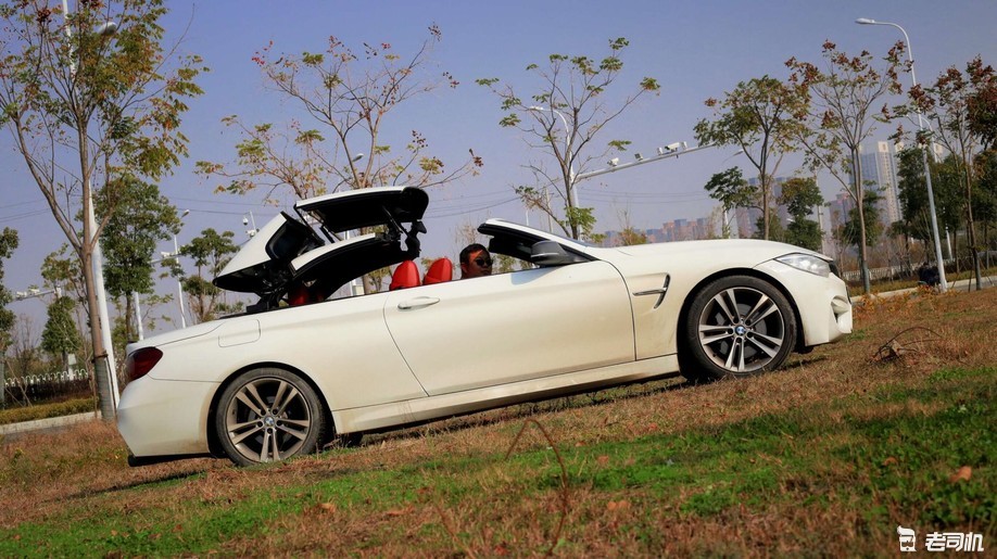 三十多万的428敞篷,当你打开敞篷的那刻,你拥有着她和蓝天
