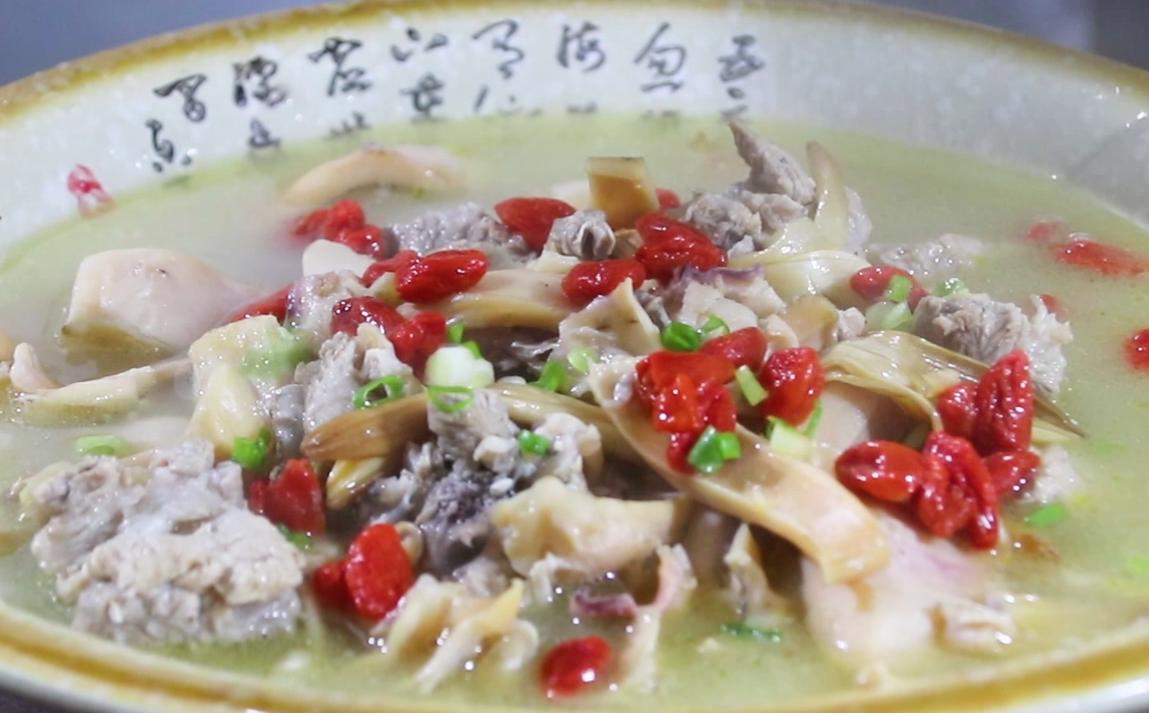 排骨炖墨鱼有什么营养,墨鱼炖什么好吃又营养小孩