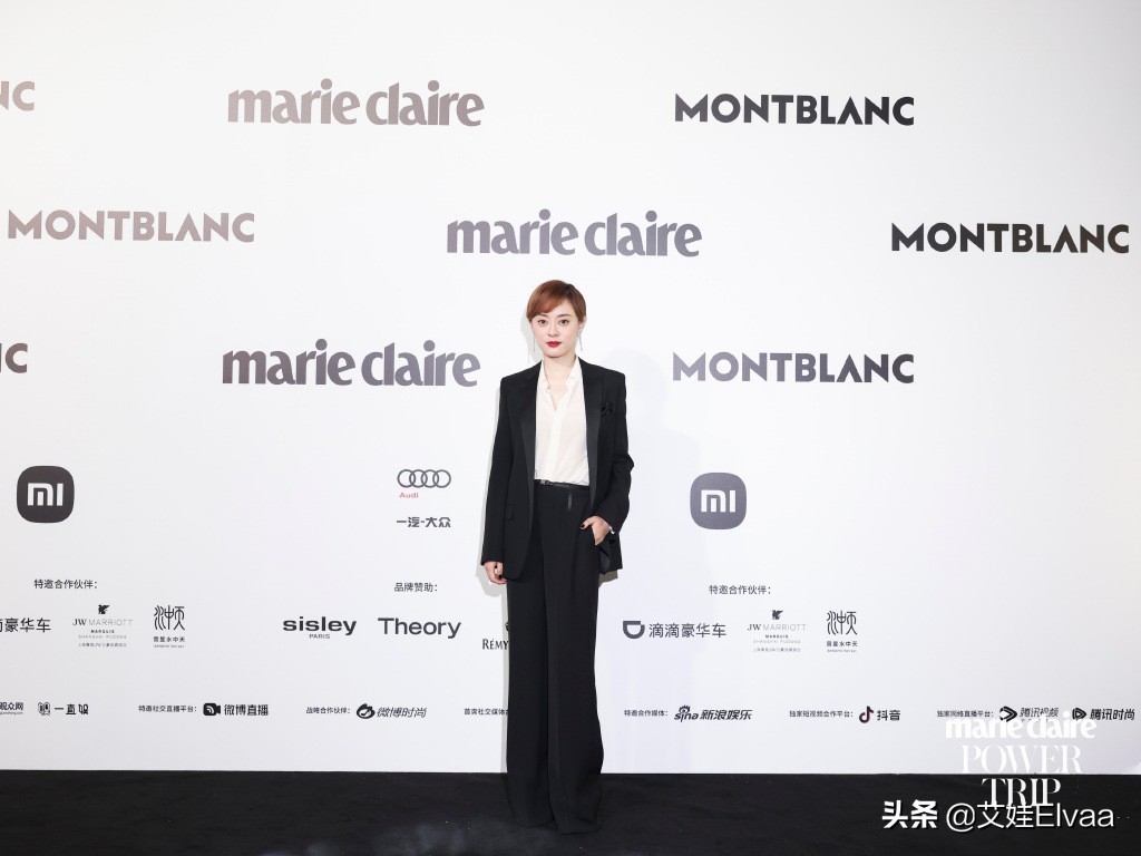 孙俪晒周末带孩子游玩新照,37岁孙俪罕见淑女装