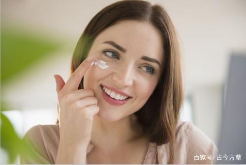 化完妆斑驳起皮补救的办法,化完妆后局部起皮补救技巧