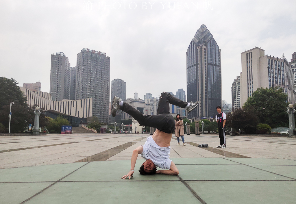 重庆经济最发达的远郊区，在全国的名气极大，还是刘晓庆的故乡