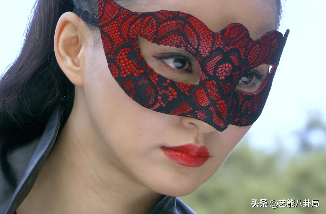 你见过杀鬼子前要涂YSL圆管的*击狙**手吗？