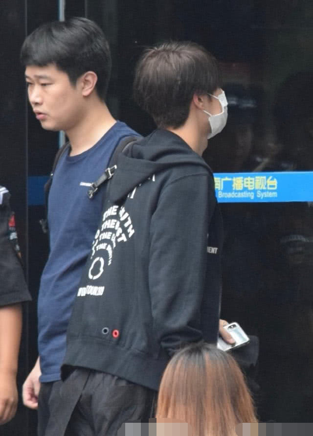 肖战王一博快本彩排路透,王一博在快本对肖战说的话