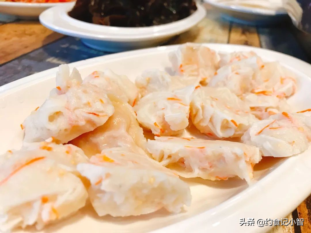 乌鲁木齐这家店丨香滑鱼皮，鲜嫩爽滑的鱼肉，无法抗拒的纸包鱼