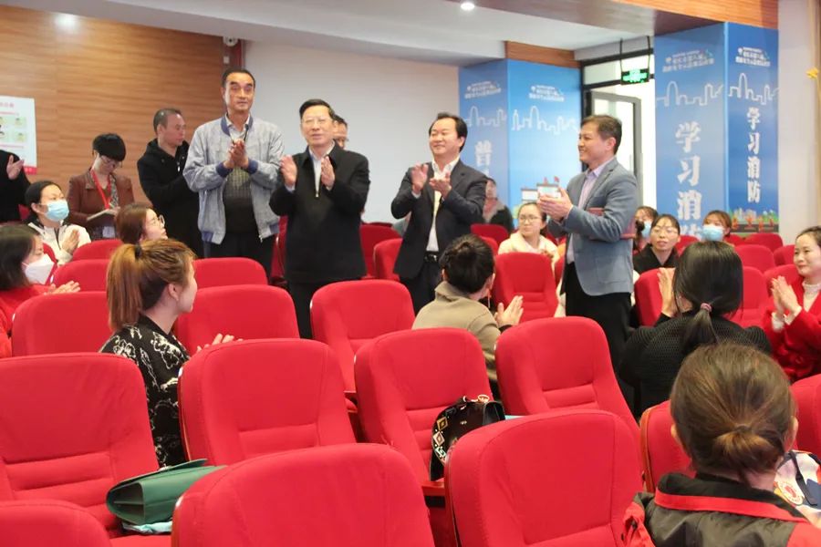 邓沁泉市教委副主任,市教委邓沁泉主任