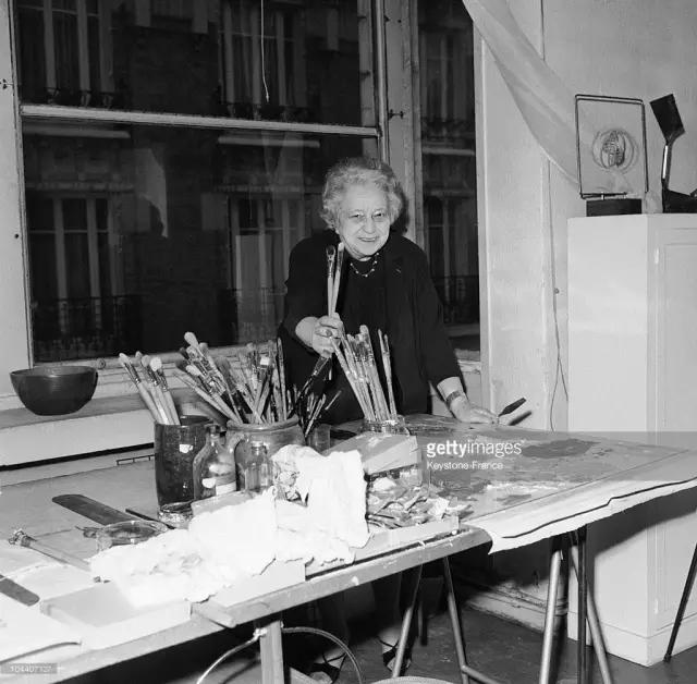 她亲眼看着自己的画作挂进卢浮宫，这位“时尚先锋”不输香奈儿