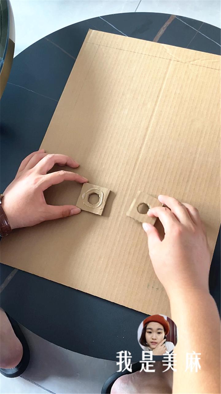 爸爸用卡车装玩具,爸爸给儿子做赛车玩具