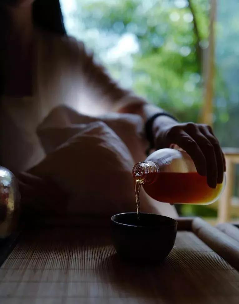 80后夫妻住山,80后两口子隐居大山