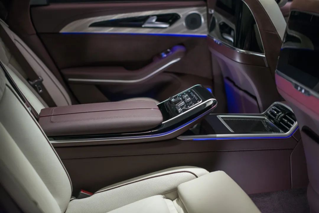 红旗算是真正的国产车吗,红旗是豪华还是非豪华