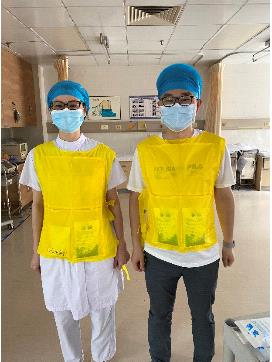 有了降温马甲,妈妈再也不用担心我中暑了番禺区中心医院“新蕊”志愿队为外出核酸采样队助力