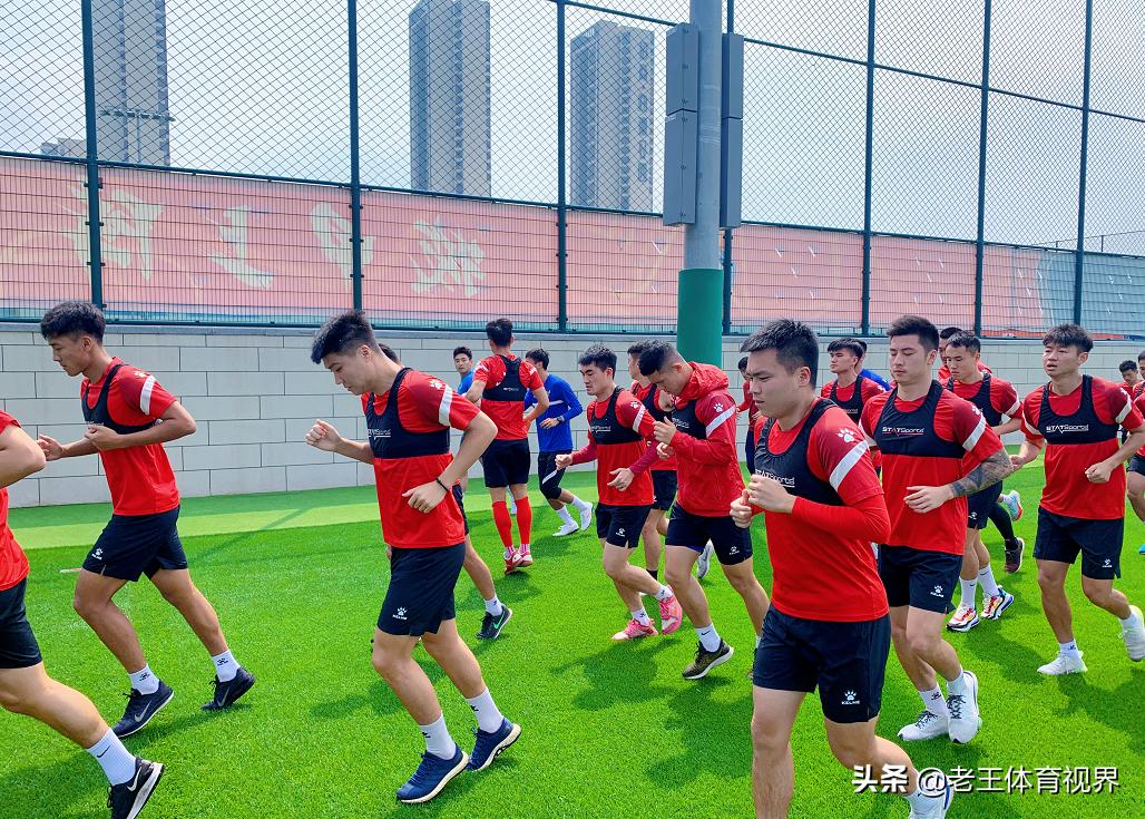 职业足球守门员搞笑名场面,职业足球运动员搞笑名场面