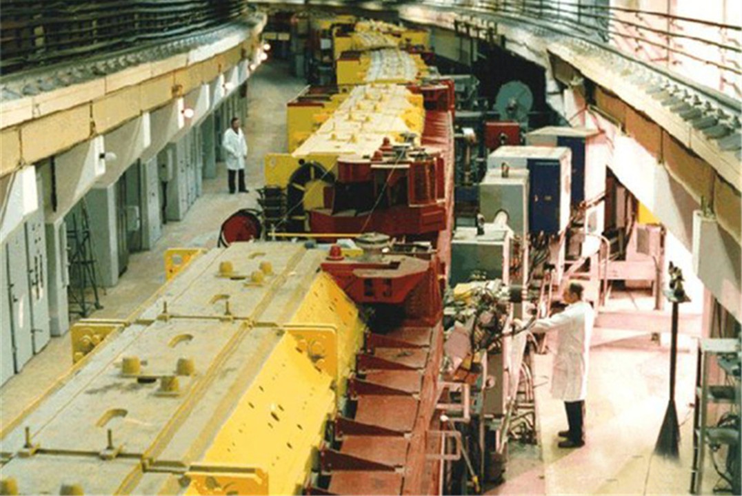 他把头伸进粒子加速器,被接近光速的质子束“轰击”,最后怎样了