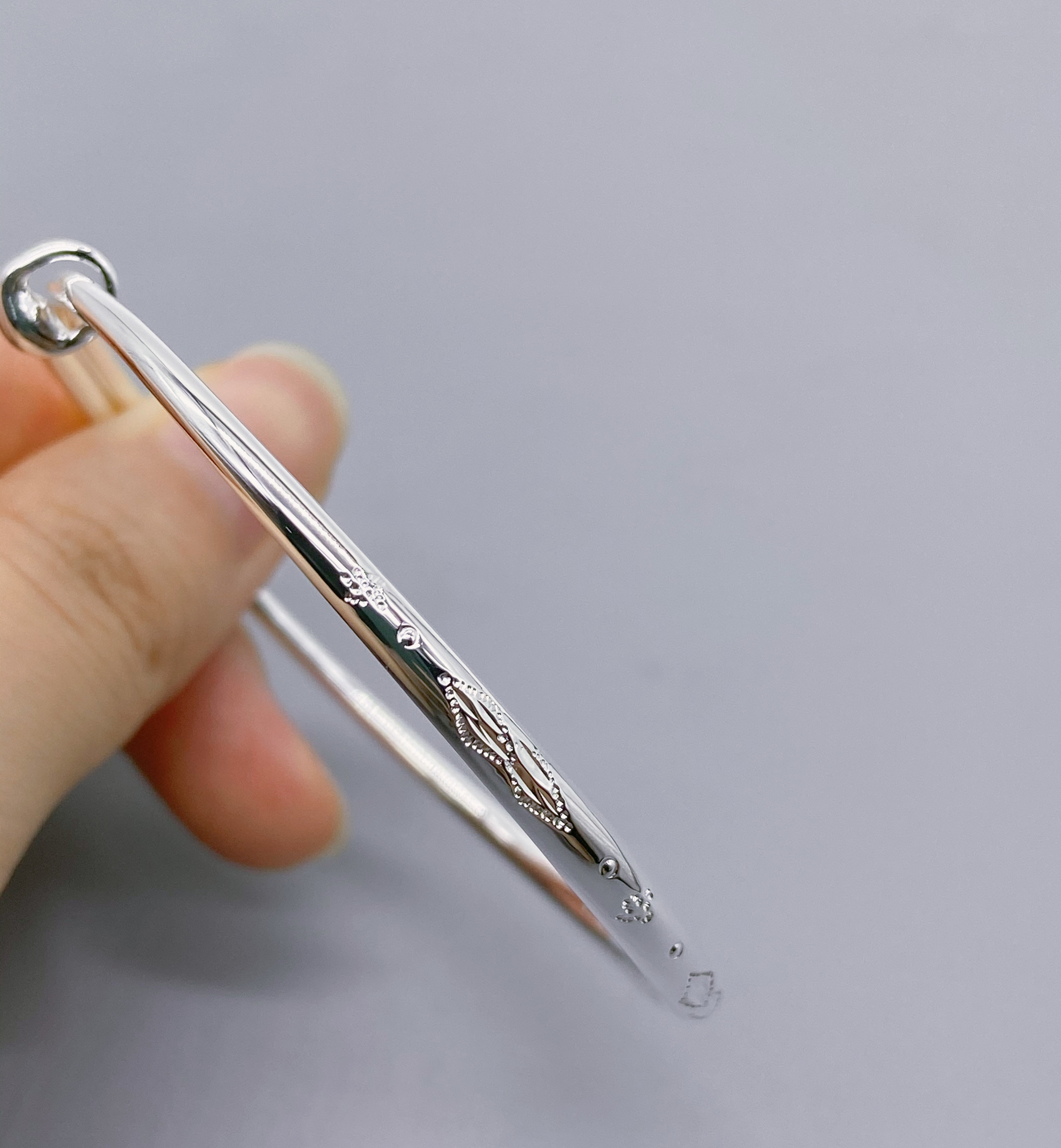 一招鉴别真银和假银,在网上买纯银耳钉怎么辨认真假