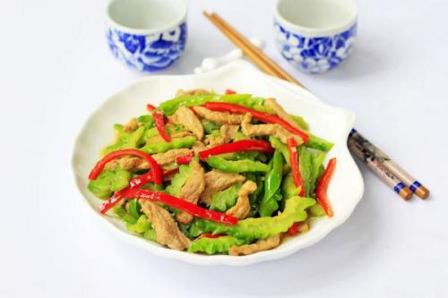 苦瓜炒肉好不好吃,苦瓜炒肉不焯水行吗