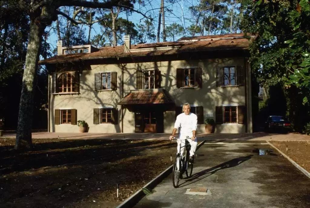 乔治阿玛尼设计师设计风格,被娱乐圈耽误的设计师