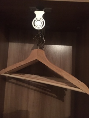 定制家具挂衣杆调整,衣柜挂衣杆升降的