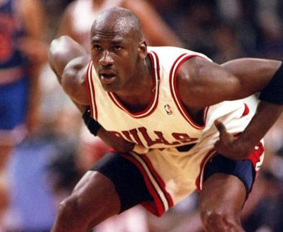 84年耐克签约乔丹，开出3大难题，为何一年后就后悔了？