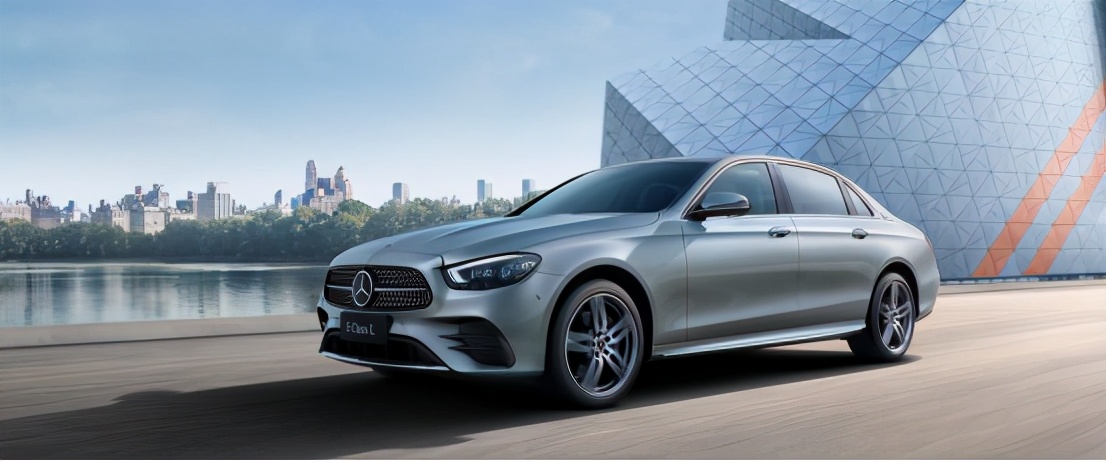 40多万买奔驰什么体验?聊奔驰E级,外观向数万销量妥协