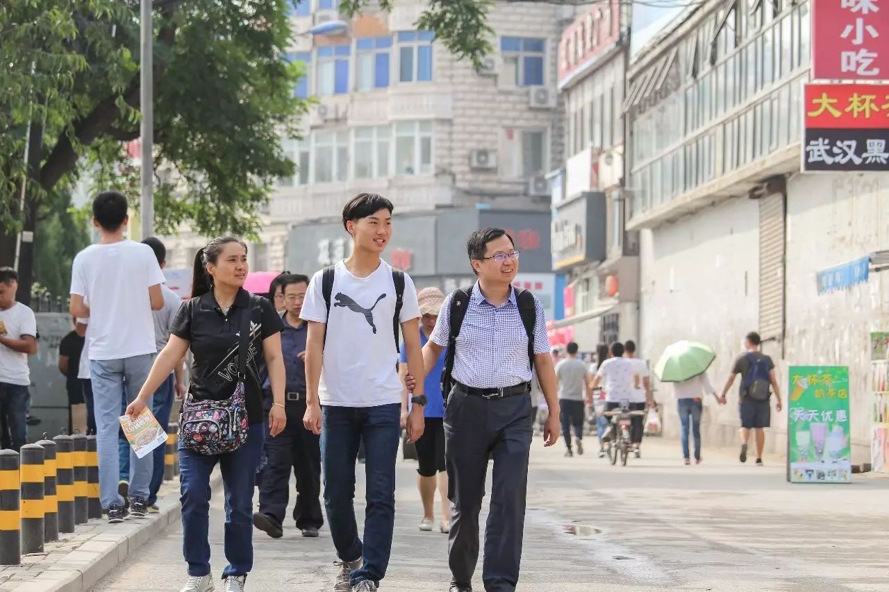 上了大学以为大学就轻松,听说上了大学就会很轻松